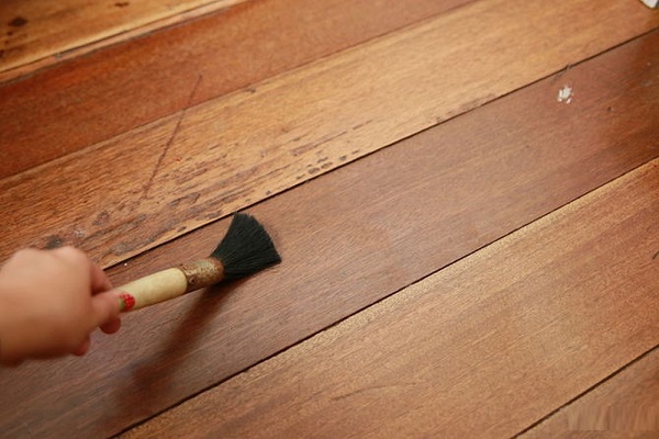 Một số cách xử lý sàn gỗ công nghiệp bị trầy xước