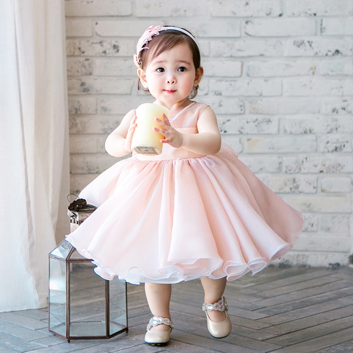 Chọn đầm công chúa cho bé gái mũm mĩm