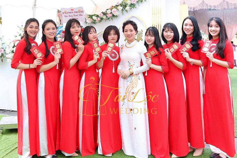 Áo Dài Bưng Quả Màu Đỏ kết cườm trắng - Tài Lộc Wedding