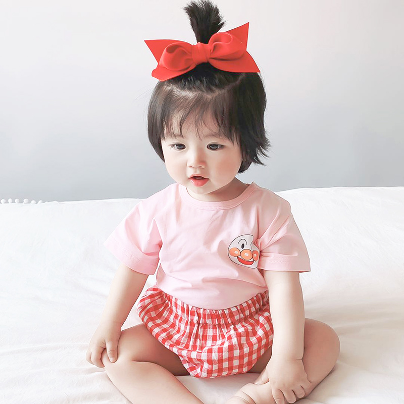 Bộ áo thun tay ngắn in họa tiết dễ thương với quần ngắn sọc caro dành cho bé gái - Bộ quần áo | BiBiOne.vn