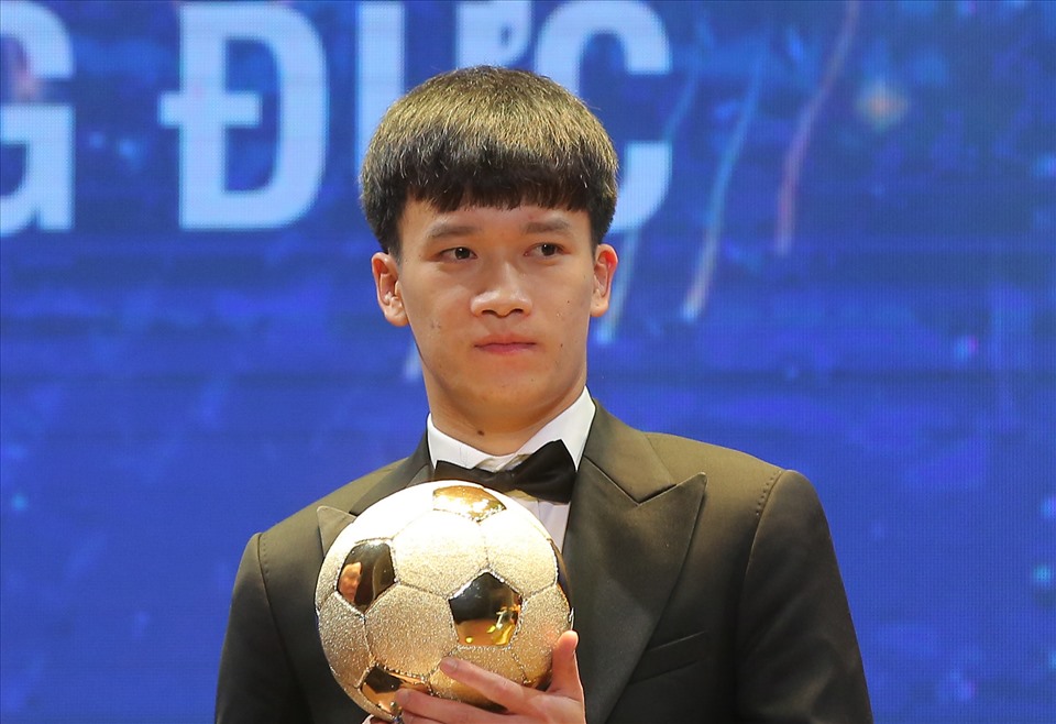 Tiền vệ Hoàng Đức quả bóng vàng Việt Nam 2021