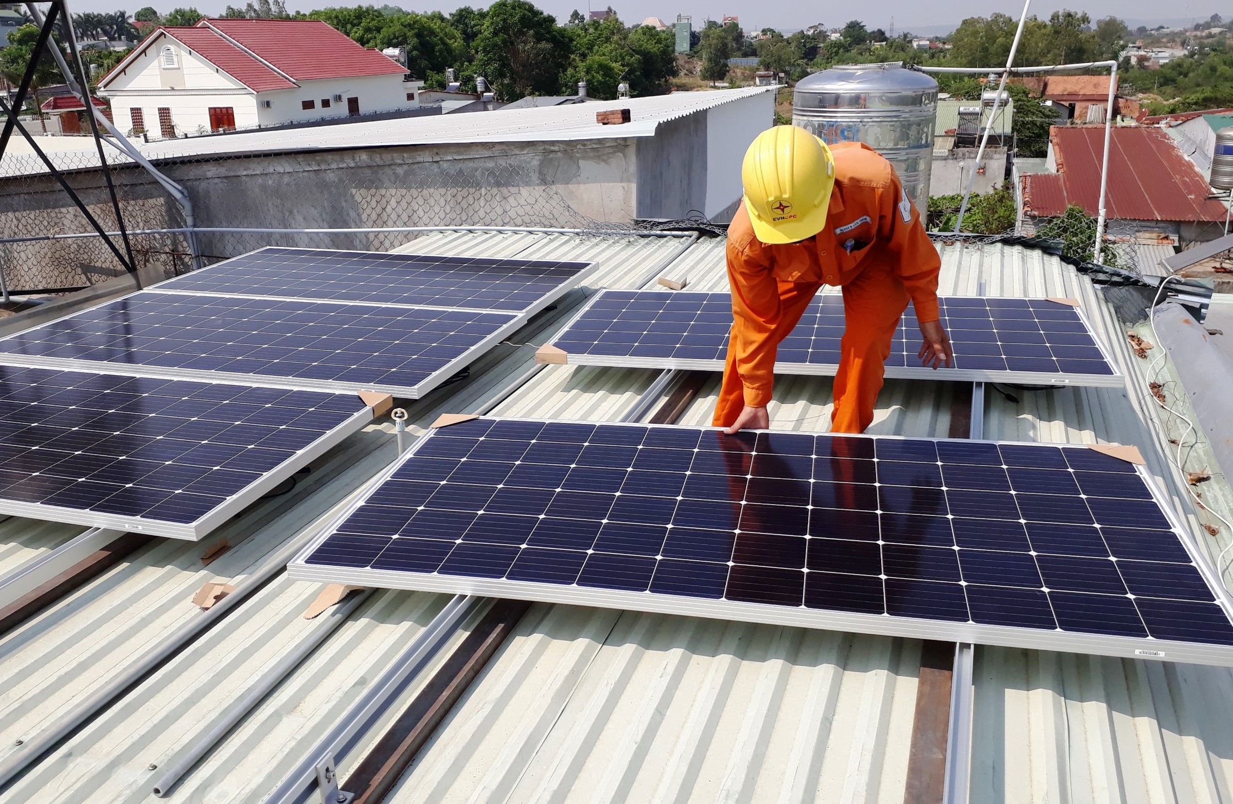 Điện mặt trời mái nhà: Nguồn năng lượng sạch cho lợi ích kép