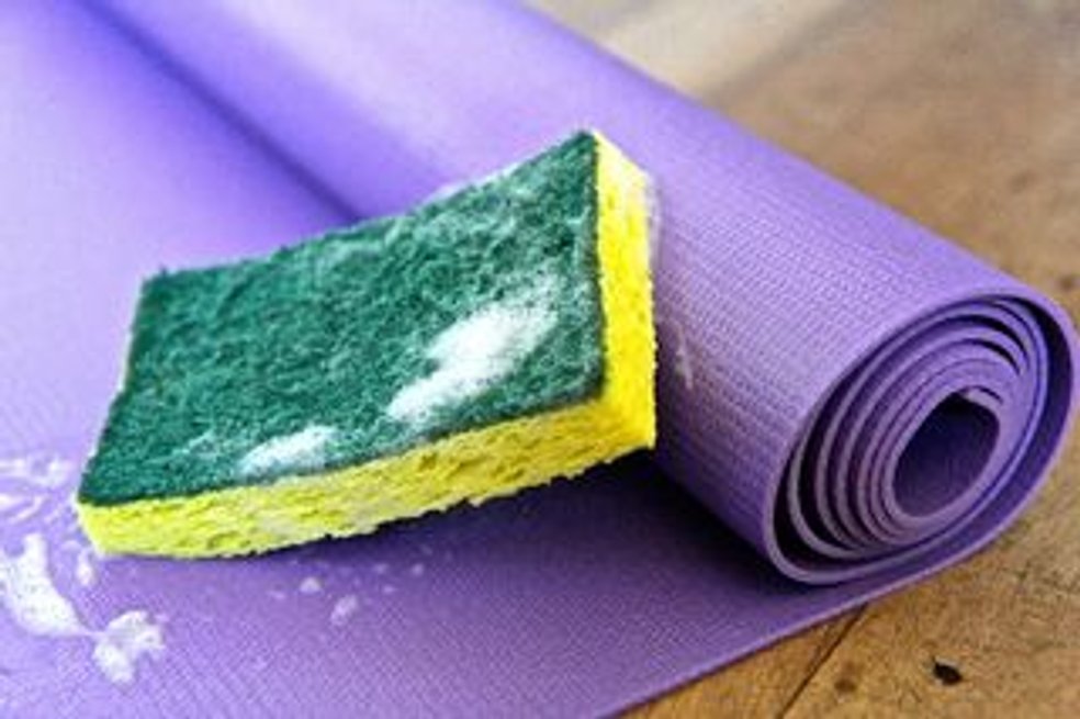 Hướng dẫn vệ sinh thảm yoga và bảo dưỡng thảm đơn giản