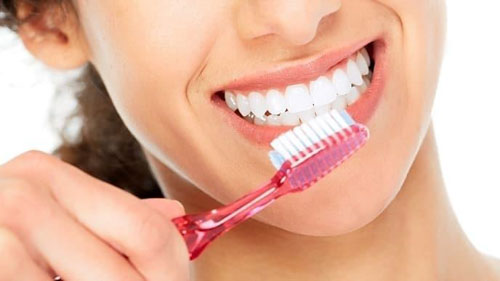 Chăm sóc răng sứ dễ như chăm sóc răng thật